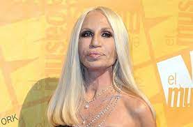 Donatella versace wurde am 2. Donatella Versace Wird 60 Verhohnt Verspottet Und Doch Gefeiert Panorama Stuttgarter Zeitung
