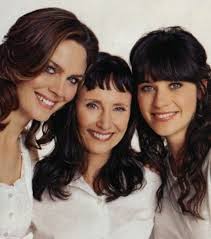 Emily deschanel and zooey deschanel pictures. Zooey Deschanel On Twitter Happy International Women S Day Lucky To Have These Two In My Life Guiding The Way Emilydeschanel Maryjodeschanel Https T Co 4znkg67zke