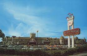Formerly Known Sheraton Anaheim Hotel Year Not Known Anaheim Ca Now Known As Anaheim Majestic Garden Hotel Anaheim Hotels Best Rooftop Bars Nyc Anaheim