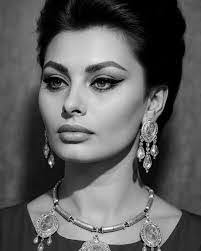 Deena Kelley's Instagram, Twitter & Facebook