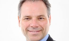 Daniel Auger: Positions, Relations and Network