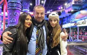 Türkiye'nin en sevilen televizyoncularından biri olan müge anlı'nın hayatı ve ailesi izleyiciler tarafından oldukça merak ediliyor. Lidya Akdag Kac Yasinda Muge Anli Nin Kizi Lidya Akdag Kimdir