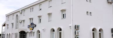 +43 664 881 889 08 office@austriagoeszrce.at Hostel Agz 2022