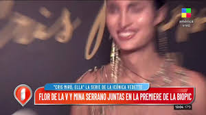 Flor de la V y Mina Serrano juntas en la premiere de la biopic de Cris Miró