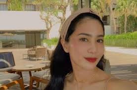 Berbagai pertanyaan pun dilontarkan oleh warganet belum lama ini kepada wanita pemilik nama lengkap bunga nurlaila martha sari zainal fazri tersebut, termasuk terkait agama yang dianutnya kini. Wajahnya Dicibir Cuma Menang Bersih Bunga Zainal Aku Cantik Di Mata Suami Matamata Com