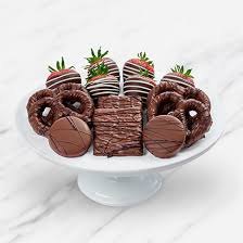 The chocolate was so gritty that it made the strawberries taste sour and very very gritty. Edible Arrangements Fruit Baskets Chocolate Dipped Treats Box