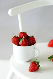 Via Studerv White And Strawberries Strawberry Strawberry Sweets Food
