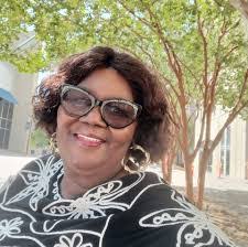 Lora Eaton's Instagram, Twitter & Facebook