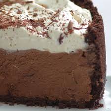 With A Crispy Crust And Mocha Mousse This Pie Is A Chocolate Dessert Lover S Dream Schokoladencreme Fur Torte Schokoladendesserts Kuchen Ohne Backen
