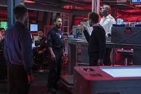Suranne jones stars as dci amy silver, who must board the vessel, while martin compston, who played steve arnott in line of duty, is cast as submariner craig burke. Luau8m2f9gcgjm
