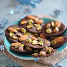 Mendiants Aux Pistaches Et Aux Amandes Recettes Recette Recette Mendiants Mendiant Chocolat Recette
