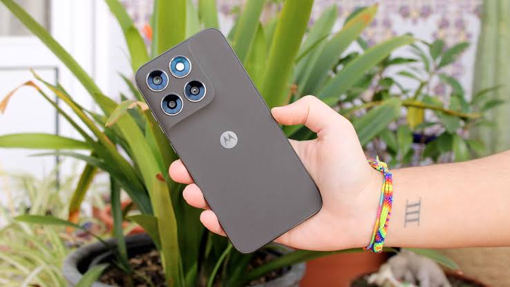 motorola moto g77, análisis: diseño, pantalla y batería destacan en un  teléfono más caro de lo que debería