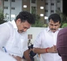 images?q=tbn:ANd9GcT12jMr6GVahw5mEcV25dH