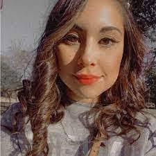 Stephanie Meinbresse's Instagram, Twitter & Facebook