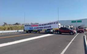 Ejidatarios acuerdan levantar bloqueo de autopista siglo xxi. Bloquean Otra Vez La Siglo Xxi El Sol De Cuernavaca Noticias Locales Policiacas Sobre Mexico Morelos Y El Mundo