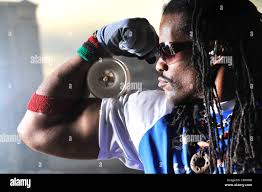 Chris brown 03 jpg hi-res stock photography and images