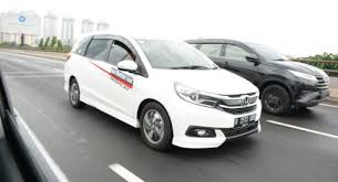 Mobilio hadir untuk menjawab kebutuhan pasar indonesia yang menginginkan mobil dengan spesifikasi yang mewah namun dengan harga yang miring. Hemat Banget Uji Efisiensi Honda Mobilio Tembus 31 5 Kilometer Per Liter