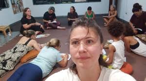 "Roda, roda, roda! Celebrando um ano incrível de conexão e crescimento  juntas. Um ano de movimento, autoconhecimento e descobertas que nos  fortaleceram e nos aproximaram ainda mais. ", Vida longa pra ...