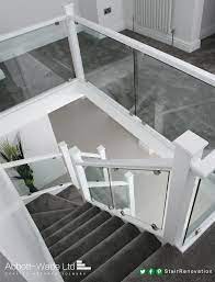 The result is a striking combination of traditional timber and modern glass; Dazzling White Staircase With Clamped Glass Treppe Weiss Moderne Treppen Treppen Design