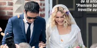 Depuis, ils filent le parfait amour, sur scène et dans la vie. Vanessa Paradis Tous Les Details De Son Mariage Avec Samuel Benchetrit
