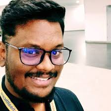 Fresh threads, vintage lens 🎞️ The Arsenal 25/26 home kit shot