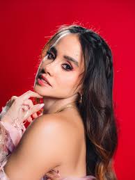 Las últimas fotos que les publico de esa noche tan espectacular!! ✨  Obviamente la persona que está detrás de las fotos fondo rojo es @jonny0616  @theblvckoutmedia 📸