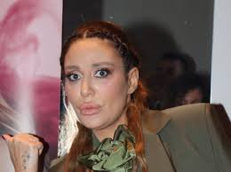 ŠIRI NOGE I SNIMA SE: Ana Nikolić ponovo u šokantnom izdanju-muškarci  izludeli