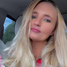 Do other Jeep owners have non-Wrangler vehicles and unique dashboard  decorations?