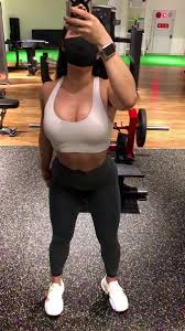 身長163cmで体重70kgの体💪 - posfie