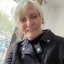 I love this version Tammi Terrell ( This old heart of mine ) 🎼🎶🎵