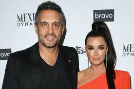 Phypers stand at a height of around 6 feet 2 inches. Mauricio Umansky Wiki Age Net Worth Kyle Richards Husband Bio