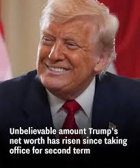 During a show in Jonesboro, Arkansas, country star Riley Green paused his  Ain't My Last Rodeo tour—not due to any technical glitch, but because of a  small, bright pink sign in the