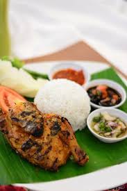 Balutan jangan terlalu ketat agar isi ayam garing bila di goreng. Ayam Bakar Plecing Picture Of Pandan Cafe Jakarta Tripadvisor