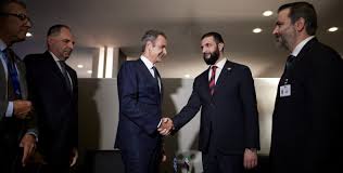  Μητσοτάκης-Σάρα: Η Ελλάς ανταλλάσσει χειραψία με την πρώην Αλ Κάιντα.