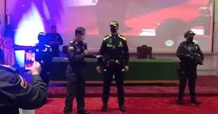 El presidente iván duque anunció que se llevará a cabo ciertos cambios dentro de la policía nacional. Nuevos Uniformes De La Policia Nacional En Colombia Serian Azules