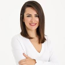 Yeni kitabı kapalıçarşı'nın taşları'nda 500 yıllık kapalıçarşı geleneği ve mücevherat ustalarını anlatan fatoş altınbaş sarıgül, kitapla aynı adı taşıyan sanat galerisi 'the stones of grandbazaar arts. Fatos Altinbas Sarigul Photos Facebook