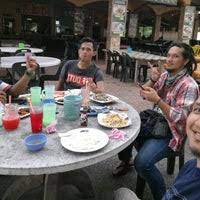 Rizalan chalet terletak berdekatan dengan dua medan ikan bakar iaitu di pengkalan balak dan persatuan nelayan, kuala sungai baru. Ikan Bakar Pengkalan Balak