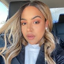 Ashley Rosner's Instagram, Twitter & Facebook