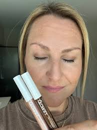 Applying eyeshadow for best color payoff tips