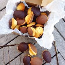 Madeleines Au Chocolat La Recette De Guillemette Adaptee Au Thermomix Cmesgouts Cuisine Thermomix Recette Recette Madeleine Nutella Recette Madeleine