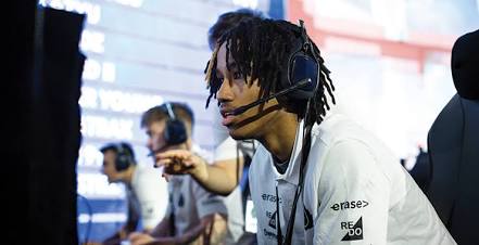 Di balik panggung megah turnamen, atlet esports berhadapan dengan tekanan mental luar biasa, buatan AI