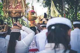 Baik untuk teman, kerabat, pacar orang bali ataupun bukan orang bali, hal ini akan nampak lebih spesial lantaran bahasa yang digunakan berbeda, tak sama dengan bahasa indonesia dan bahasa inggris. 15 Ucapan Selamat Hari Raya Nyepi 2021 Dalam Bahasa Inggris Dan Artinya Bahasa Indonesia Portal Jember