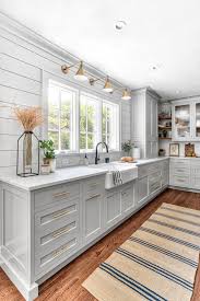 Benjamin moore beacon hill damask. Top 7 Paint Colors To Consider In 2021 Home Bunch Interior Design Ideas