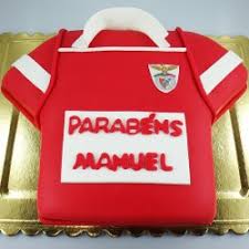 Kini, dengan skuad yang berbeda, inter akan kembali berlaga di liga. Camisola Do Benfica Kg