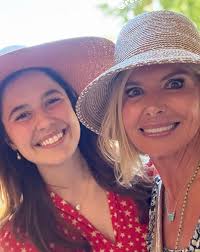 Like Mother ❤️ like daughter .. yes we both love a hat 🥰  #motherdaughterlove #motherdaughter #reillyanspaugh #romadowney #hats  #hatsofinstagram