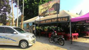 Port dickson sememangnya terkenal dengan tempat percutian. Nasi Kukus Ayam Panggang Cowboy Place Port Dickson Janjikan Suasana Unik