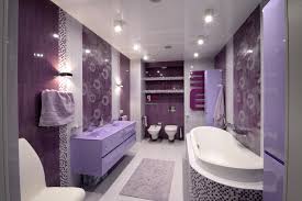 These 25 photos show how to use this regal shade in bedrooms, living rooms, and more. Combinando Cores Na Decoracao In 2020 Purple Bathroom Decor Purple Bathrooms Modern Bathroom Colours