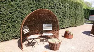 Weidenmuschel Mit Stahlgestell Als Sichtschutz Oder Windschutz Weiden Windschutz Stahlgestelle