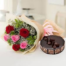 Whether you're looking for a gift for a. Online Beautiful Roses Bouquet With Chocolate Cake Gift Delivery In Saudi Arabia Ferns N Petals
