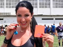 De realizar contenido erótico a cumplir su sueño en el fútbol: la historia  de Elisa Sanches que dejó el cine para adultos para ser árbitra